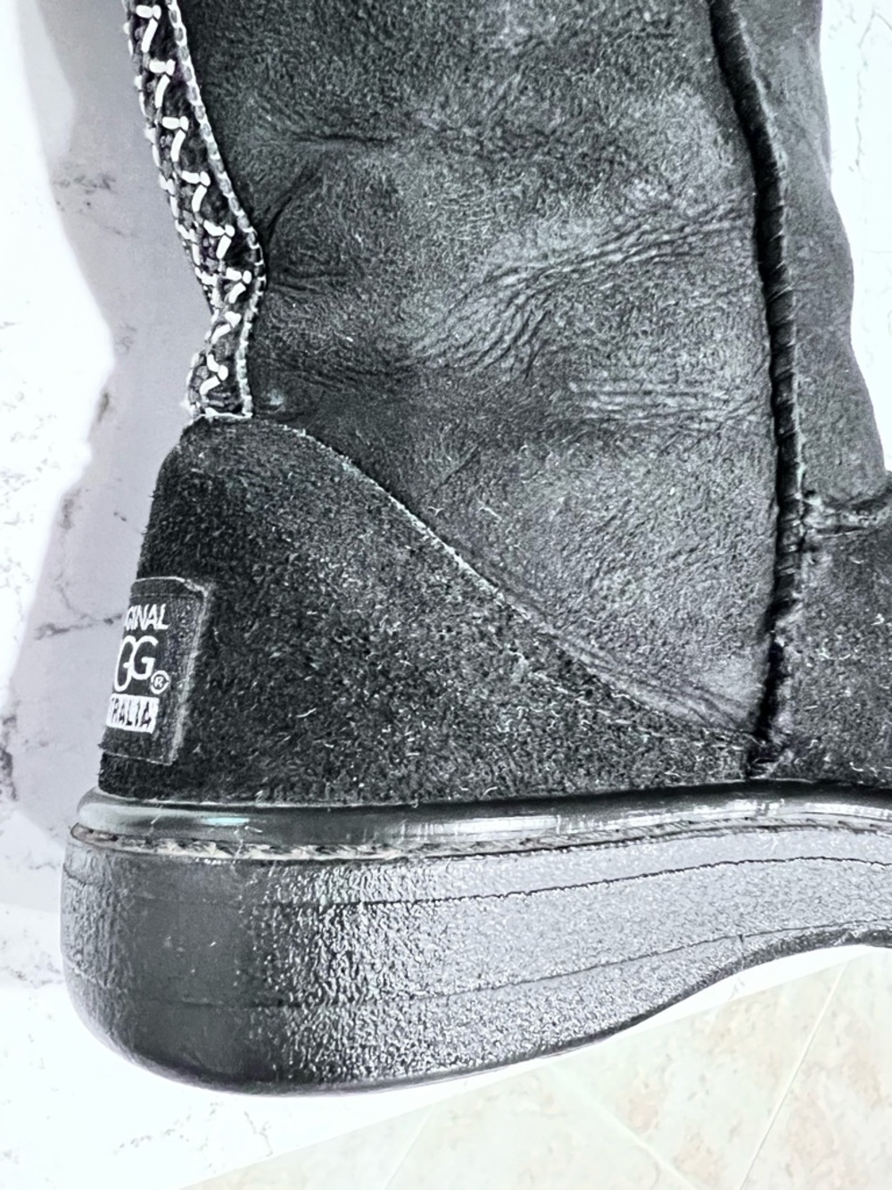 UGG SHEEPSKIN AND SUEDE BOOTS - Picture 9 of 14